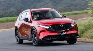 Mazda CX-5 Hybrid hứa hẹn sẽ mang đến cảm giác lái thú vị hơn Toyota RAV4?